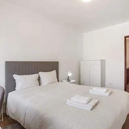 Helio Baleal House